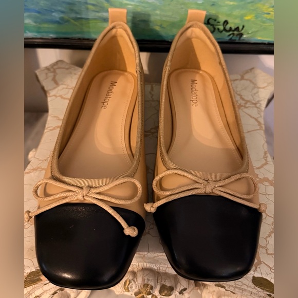 Modatope Two-Tone Beige and Black Flats - Picture 2 of 6